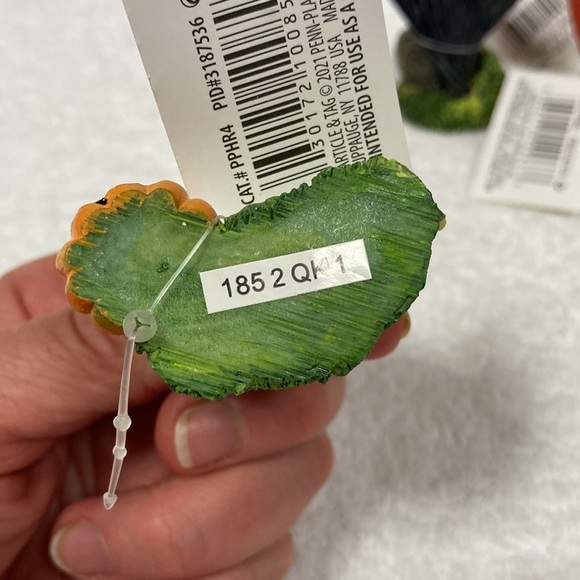 Penn Plax Halloween Vampire Bat Aquarium Bowl Ornament Decoration Small 2.5 Inch - Picture 6 of 8